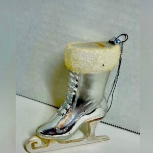 VINTAGE SILVER BLING ICE SKATE CHRISTMAS ORNAMENT (MINT CONDITION)